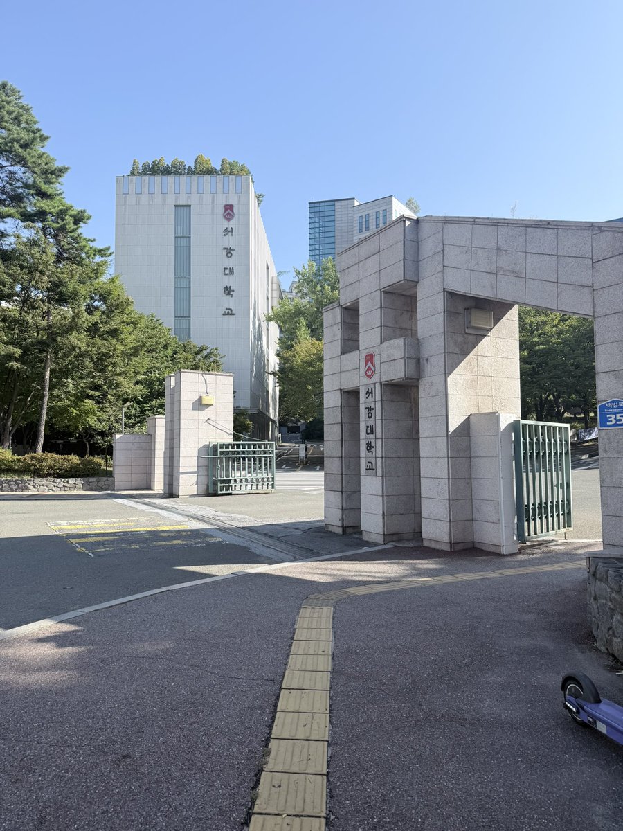 ynv513c's tweet photo. お金とか余裕ない時期だったからギリギリまで悩んだけど、直接学校見てきて、やっぱり行ってよかった！！実際行ってみてイメージ変わったし、第1志望すら揺れかけてる笑笑 https://t.co/R6AfUIusdb