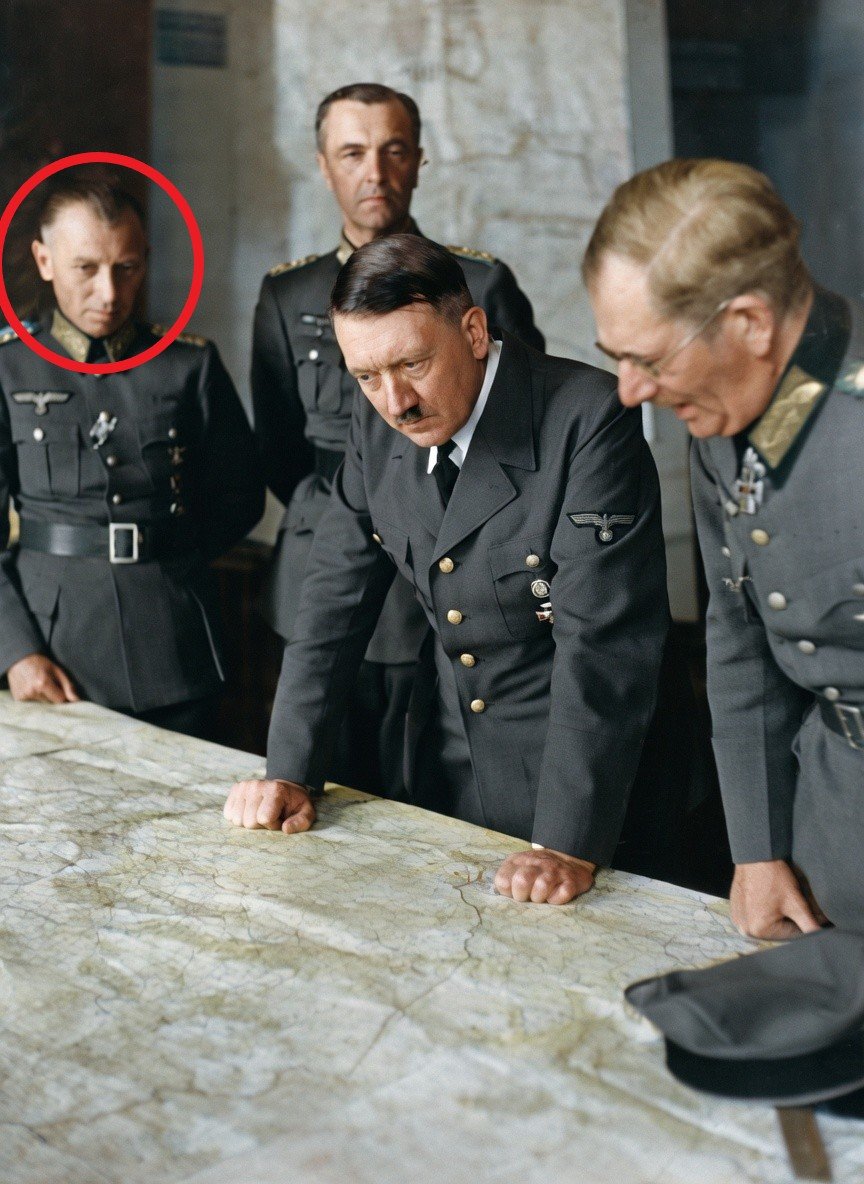 RPhiliponet's tweet photo. "Le 4 avril 1949, l'Alliance atlantique, fut créée en tant qu'héritière directe de l'Allemagne nazie pour lutter contre l'URSS.

L'OTAN reposait littéralement sur les criminels de guerre nazis recrutés par les États-Unis et la CIA.

Adolf Heusinger, chef du haut commandement de l'armée allemande nazie de 1940 à 1944, planifia les invasions de la Pologne, de la Norvège, du Danemark et de la France. 
Après la Seconde Guerre mondiale, il bénéficia de la protection des États-Unis, fut recruté par la CIA et devint président de l'OTAN de 1961 à 1964.

Les États-Unis avaient débarqué tardivement en Normandie en juin 1944, non pas pour combattre le IIIème Reich déjà agonisant, mais pour empêcher l'Armée rouge d'arriver jusqu'à Paris.