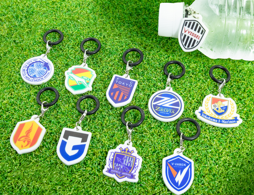 gacha_product's tweet photo. 🐻BIG_NEWS🌳
2026/27シーズン
『Ｊ１クラブ めじるしアクリル』（300円）

⚽️🏟️10月下旬発売決定🏟️⚽️

推しクラブといつも一緒に⚽️
シリコンリングを外してチャームとしても使用可能✨

 #ガチャガチャの森、Pon限定販売商品です👏

今後も続報を配信いたしますのでお楽しみに✨
#Ｊリーグ　#カプセルトイ　#ガチャガチャ