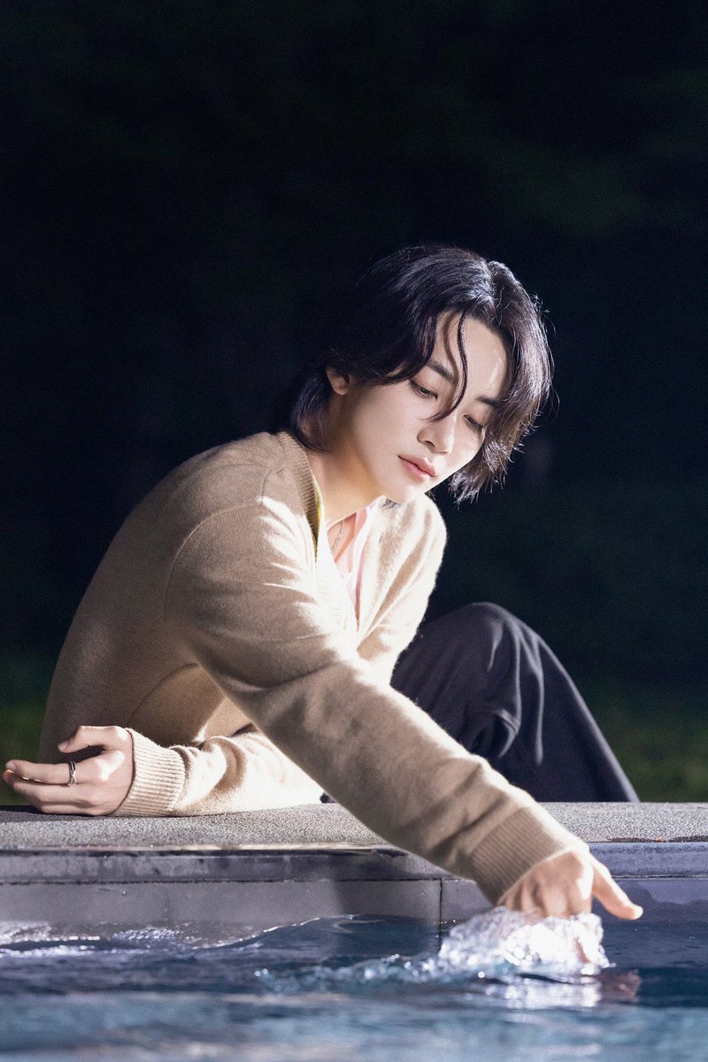 5pYtNic's tweet photo. 아 이뻐…,,🥺
예쁜 남자와 물은 아름다운 조합이구나 https://t.co/2x9vnzYhSf