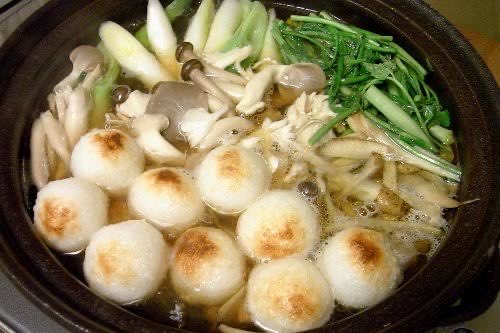 fcheaven18's tweet photo. @mikina_ExWHYZ 秋田名物だまこ汁も良
炊いたご飯潰して丸めて少し焼く https://t.co/c6OBdST4Qo