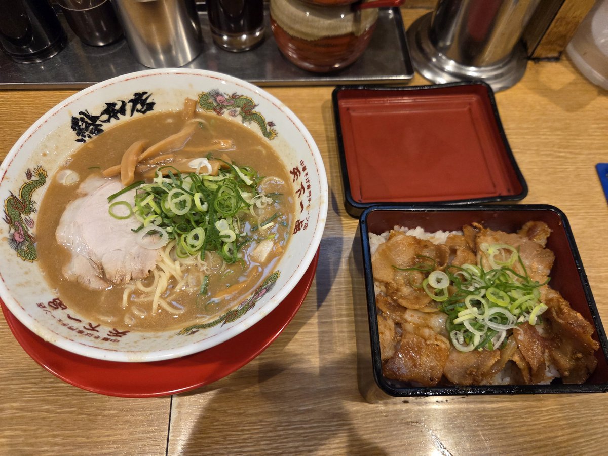 kkhp_29's tweet photo. 天下一品総本店 https://t.co/1JJeeggXt0