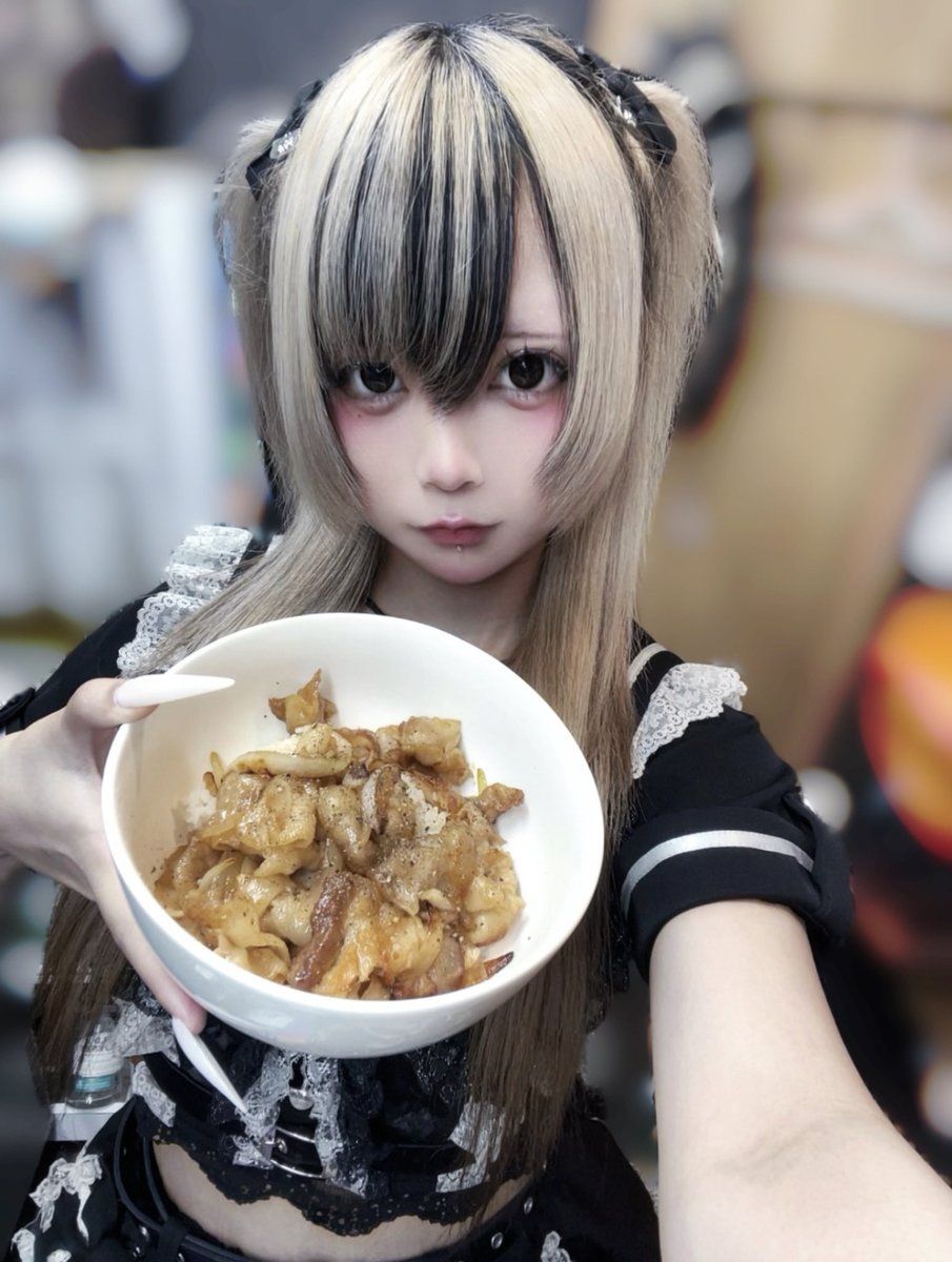 cafe_BAR_HADES's tweet photo. 2026/10/05

【日替わり】
スタミナ丼（豚汁つき）

【本日のケーキ】
クッキー＆クリームロール

本日も冥界にてお待ちしております！

 #冥界 #冥界日替メニュー  #大須  #大須コンカフェ  #冥界フード #黄泉竈食 #よもつへぐい

@m0a_HADES https://t.co/oZ7UBMr7yQ