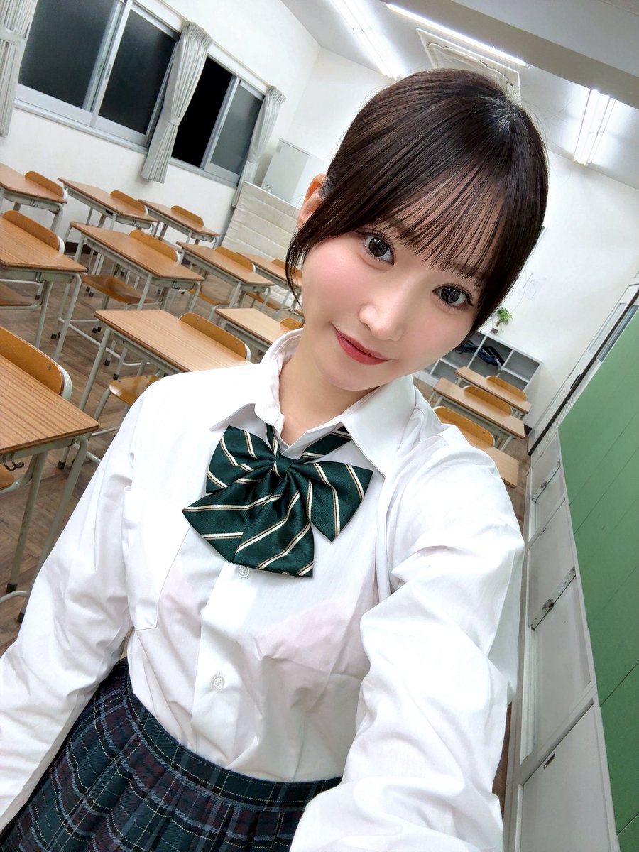 yorimoto_s's tweet photo. 今日は制服での撮影でした〜！
いろんな意味で体動かしたよ🙈笑

緑のストライプリボン可愛い買った♥
私と学校生活送ったみたい人〜？🙋🏻‍♀️

一緒にお仕事した皆様ありがとうございました🍀 https://t.co/3QqawcvUfX