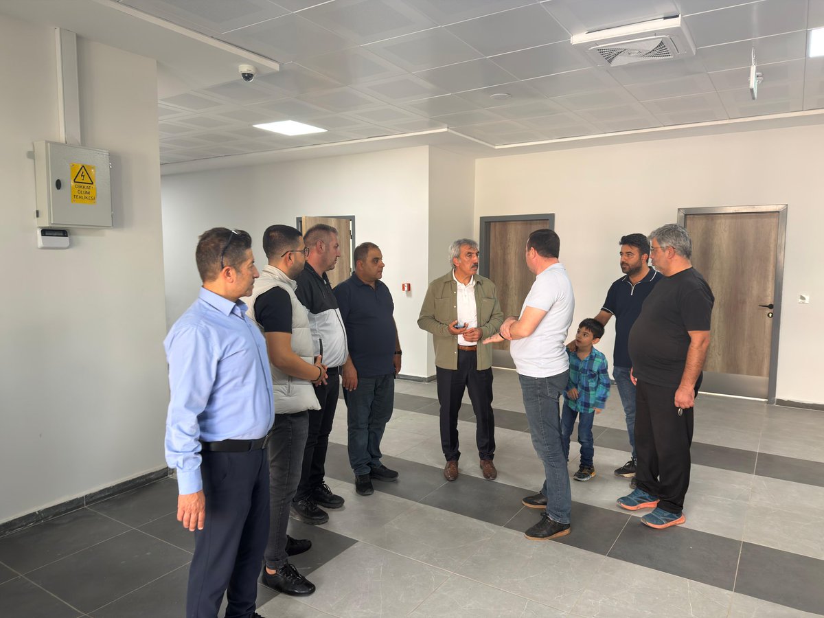 ahmetsalihdal's tweet photo. Kilis İl Milli Eğitim Müdürlüğümüz tarafından, Gençlik ve Spor Müdürlüğümüz içerisinde hayata geçirilen Spor Lisemizde incelemelerde bulunduk.

Spor Lisesinin Gençlik ve Spor Müdürlüğümüzün imkânları ve spor tesisleriyle aynı yapı içerisinde bulunması kararını alırken; öğrencilerimizin tesislere daha kolay erişimini ve antrenman imkânlarının artırılması gibi bir çok avantajı düşünerek bu kararı almıştık. 

Kilis’imizin gençlerini hem eğitimde hem sporda geleceğe hazırlayacak bu değerli çalışmanın hayırlı olmasını diliyor, projenin hayata geçmesinde emeği geçen herkese teşekkür ediyorum.