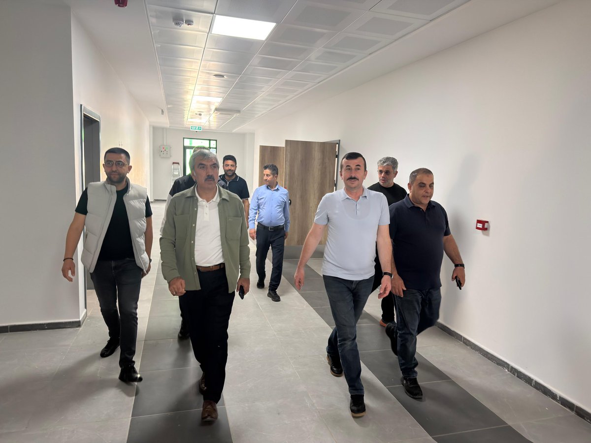 ahmetsalihdal's tweet photo. Kilis İl Milli Eğitim Müdürlüğümüz tarafından, Gençlik ve Spor Müdürlüğümüz içerisinde hayata geçirilen Spor Lisemizde incelemelerde bulunduk.

Spor Lisesinin Gençlik ve Spor Müdürlüğümüzün imkânları ve spor tesisleriyle aynı yapı içerisinde bulunması kararını alırken; öğrencilerimizin tesislere daha kolay erişimini ve antrenman imkânlarının artırılması gibi bir çok avantajı düşünerek bu kararı almıştık. 

Kilis’imizin gençlerini hem eğitimde hem sporda geleceğe hazırlayacak bu değerli çalışmanın hayırlı olmasını diliyor, projenin hayata geçmesinde emeği geçen herkese teşekkür ediyorum.