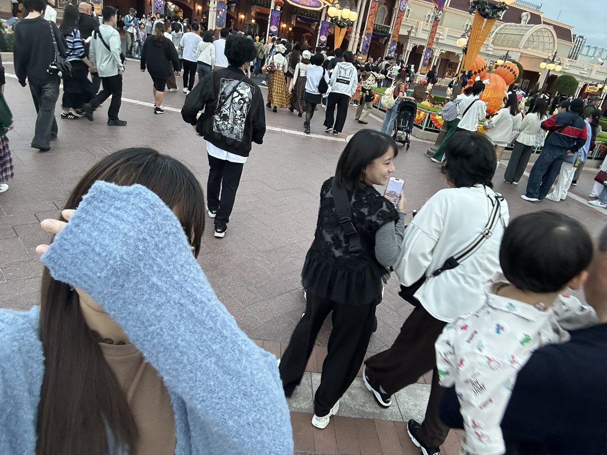 417Whiterabbit's tweet photo. こんばんはディズニーランド♡ https://t.co/xfxDlJ2PRR