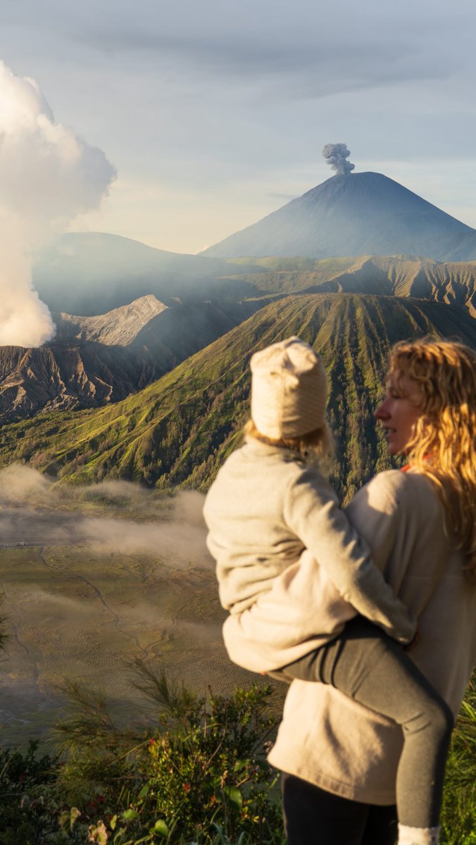 lettysexy's tweet photo. Waking up in Cemorolawang feels unreal. Mount Bromo, the Sea of Sand and epic volcanic views are right outside your door. Explore independently by foot, horse, motorbike or jeep, and catch an unforgettable sunrise. Comment BROMO for our route, https://t.co/HD7SWXRtJd