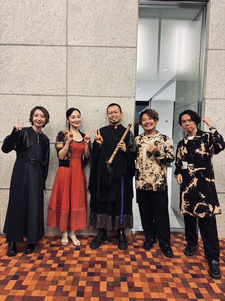daisukekaminaga's tweet photo. Kurofune with 神永大輔

10/4 いわき街なかコンサート2026@いわきアリオス・セキショウ中劇場
10/5 広野町立広野中学校

Kurofuneの皆さんとの共演は7年ぶり、街コンに出るのはなんと16年ぶりということで、まさに光陰矢の如し…
楽しいセッションの連続でした♪ またいわきに来てくんちぇ〜 https://t.co/IF0P4fjxiN