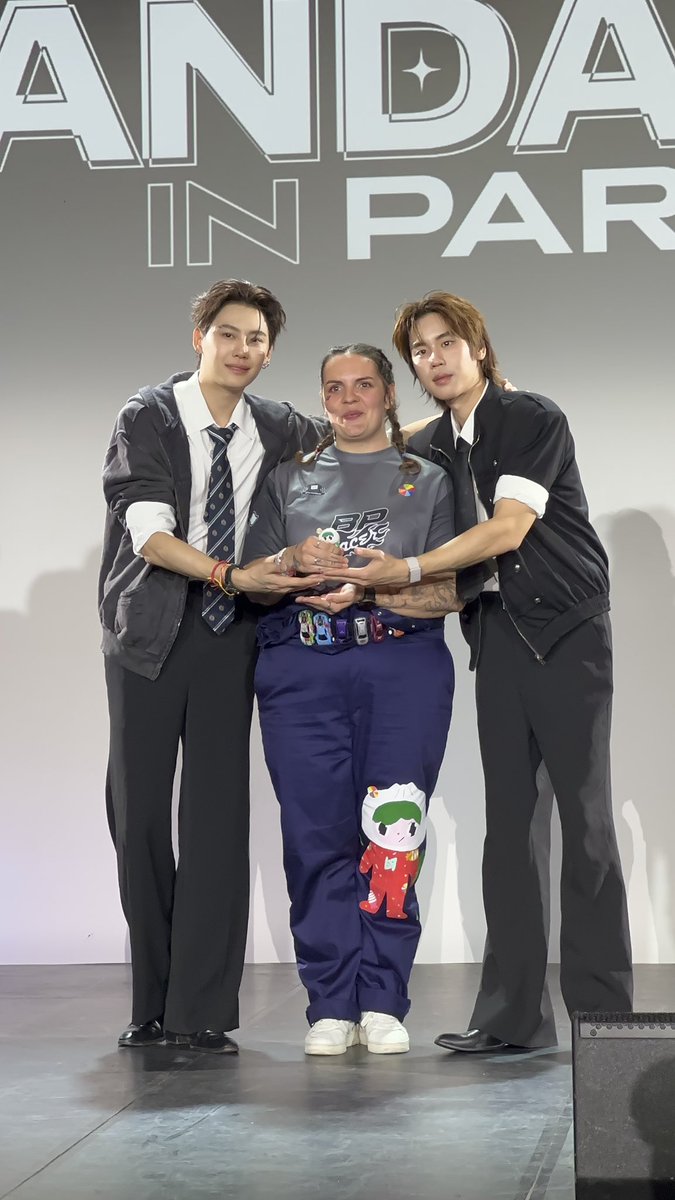 leaxoxoms's tweet photo. What do you mean? Why I can’t saw them today too? 
They already miss me so much! 

This week-end with them was a dream for me! 
#BounPrem
#BounPremxFanday37inparis
#RememberBP https://t.co/Ybf8j560xs