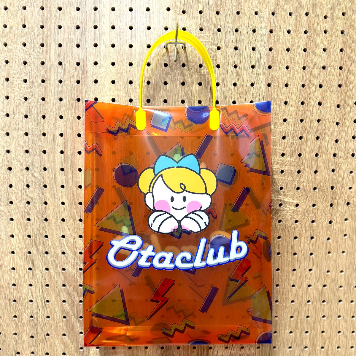 otaclub's tweet photo. 【新商品開発中】透明素材の紙袋を開発しています。紙袋と言うか、PP袋と言うか悩むところですね…透明感があって可愛いです！白版で遮蔽/白版なしで透過という内容で組み合せられるので、用途を考えるだけで楽しいですね…！来月ごろに実装できると思います！よろしくお願いします！ https://t.co/lqk1ndVdj5