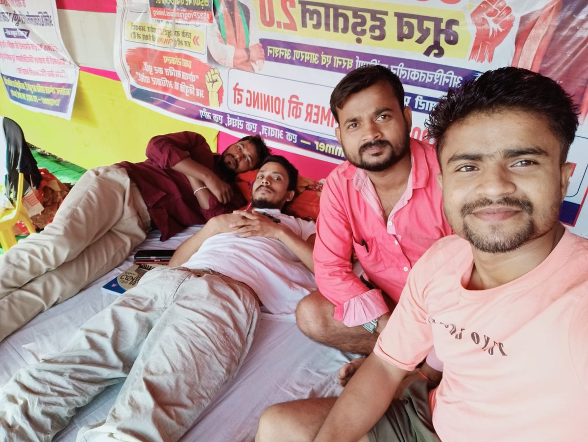 Studiesomputer's tweet photo. बिहार सरकार के सर्वे सर्वा मुख्यमंत्री श्री सम्राट चौधरी जी से हाथ जोड़ कर विनती है हमारे दो बहने जो चयनित प्रोग्रामर है अपनी नियक्ति पत्र जारी करने को लेकर ५ दिनों से भूख हड़ताल पर है अगर इनको कुछ हुआ तो इनके जिम्मेदारी @samrat4bjp और झूठे मंत्री @mishranitish जी पर होगा https://t.co/ggGO2PtjoY