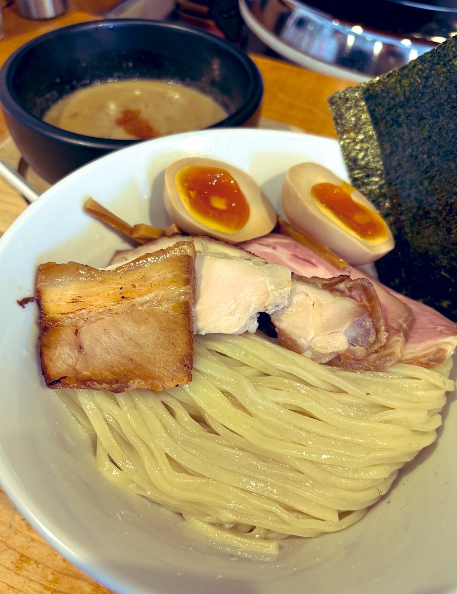 yousei_group's tweet photo. ぼんの名古屋つけ麺4選
①名東区『半蔵』伊勢海老出汁バチバチつけ麺
②北区『神宮寺』名古屋で希少な昆布水つけ麺
③千種区『生る』名古屋つけ麺界のボス的存在
④中川区『いえろう』コーチンの旨み強烈つけ麺
#ぼんのシリーズ https://t.co/QdZPF8CMmN