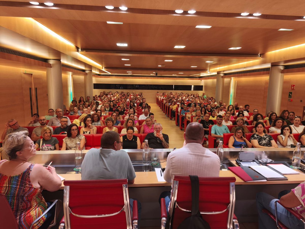 Industria_CCOO's tweet photo. 📢NOTICIAS DESTACADAS

0️⃣5️⃣        1️⃣0️⃣        2️⃣0️⃣2️⃣6️⃣     

Aquí os dejamos un resumen de lo más relevante 👉🏽 https://t.co/n3i3Hqzo4i

✊ #FuerzaParaAvanzar
✊ #PactoIndustriaYA      
✊ #SalarioOConflicto     
✊ #AgroConFuturoYDerechos https://t.co/L4rjjjjc5U