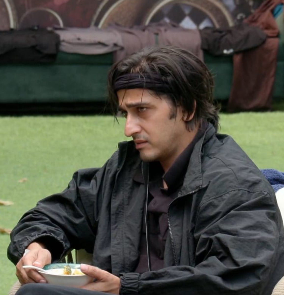 Rockstar_Water's tweet photo. Qazi is mad coz those 3 didn't ask about his health for once. Things would have been different had they shown some empathy. No. They lack emotions. It was very evident right from the beginning. 'Strong/Solo/Mai/Mera' mindset. I judged them right.

#QaziTouqeer #BB20 #BiggBoss20 https://t.co/8w2Hkjp6cP