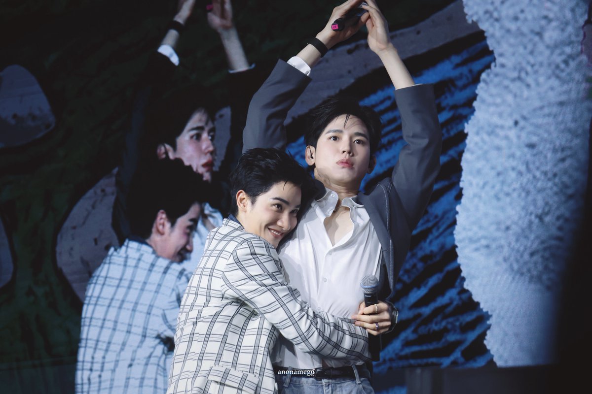 anonamego's tweet photo. 順便充充電🔋

#TayNewPolcasanFamilyTripinTaipei
#เตนิว #TayNew https://t.co/C06d6lWzFz