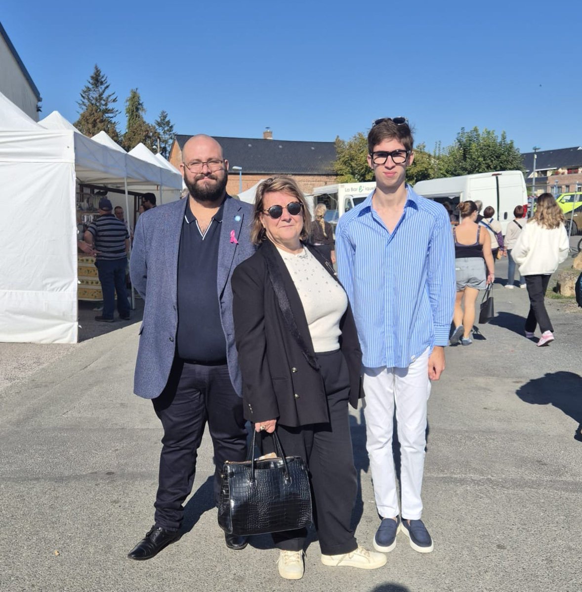 ClaireBeuil's tweet photo. Comme chaque année je me suis rendue à la fête du cidre à Milly-sur-Thérain, un événement local incontournable qui permet de mettre en avant nos richesses locales. 

#Oise #député #fêteducidre #fête #marché #cidre #associations #stage https://t.co/HysME8dhij