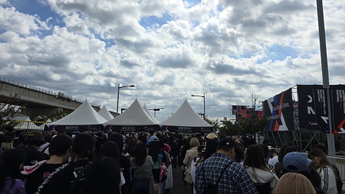 julfkq's tweet photo. 간단 틀페 후기
즐겜연습생으로써 첫데뷔하려고했지만 9시넘어서 왔더니 11시반에 입장하게 돼서 한계가 찾아올 뻔함... https://t.co/qr8NOWlLqi