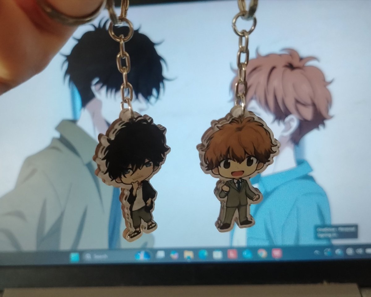 luca_yukimi's tweet photo. Little fun fact about how I took this photo is that it was quite difficult because the Ron keychain wouldn't stop turning to the Totomaru keychain #killthem #theymakemesick #rontoto https://t.co/4tpSlEE86x