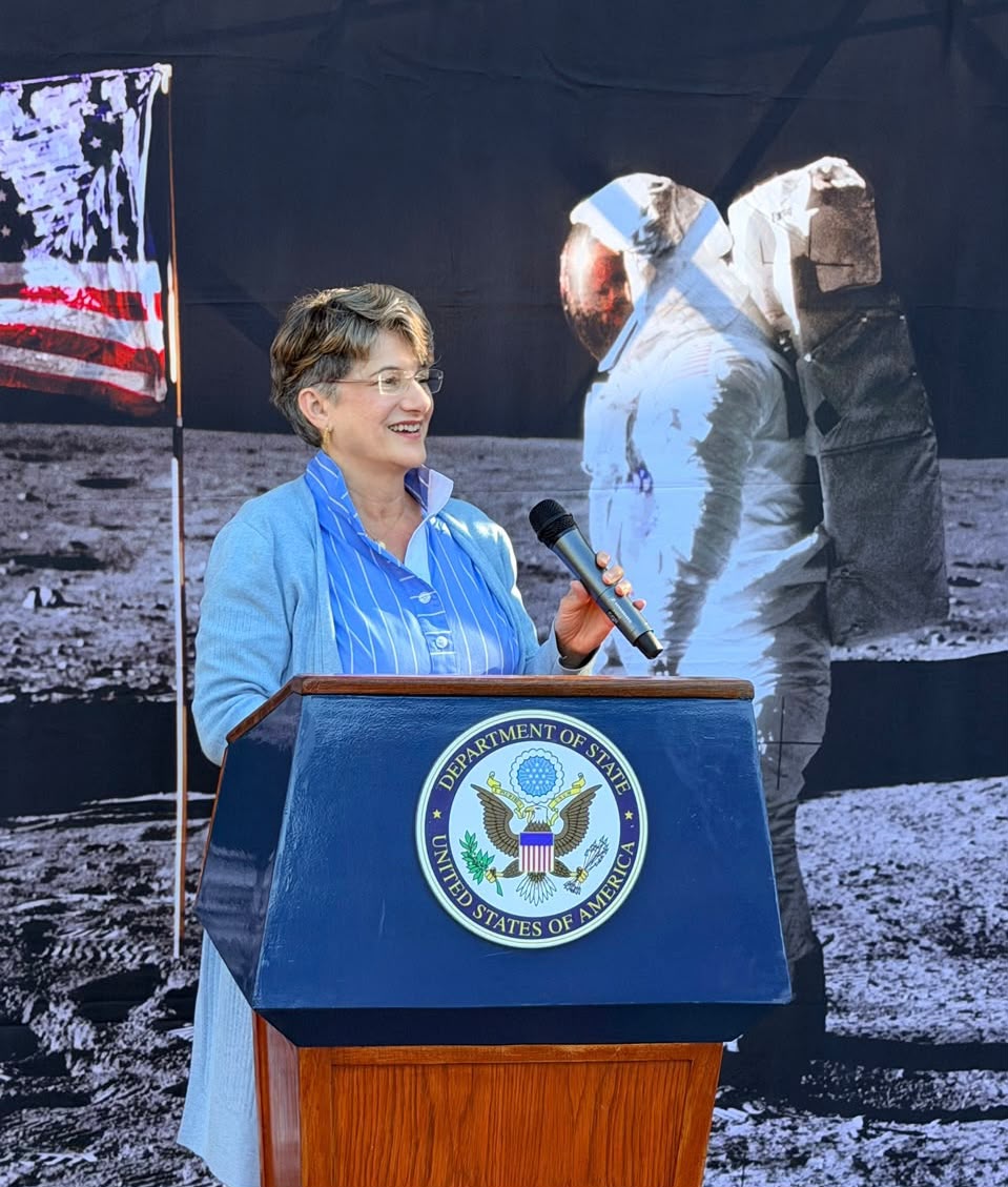 USConsulateCT's tweet photo. Are you coming to the Moon with us? How about Mars? Consul General Allison Areias recently had a chance to do a deep space dive with U.S. and South African companies, academic institutions, space enthusiasts and others, to learn more about what everyone is doing to get into orbit! @NASA @Wesgro
#SpaceExploration #MoonMission #MarsMission #USinSA #STEM #Science #Innovation #NASA #SouthAfrica #SpaceEnthusiast #FutureOfSpace #CapeTown #InternationalCollaboration