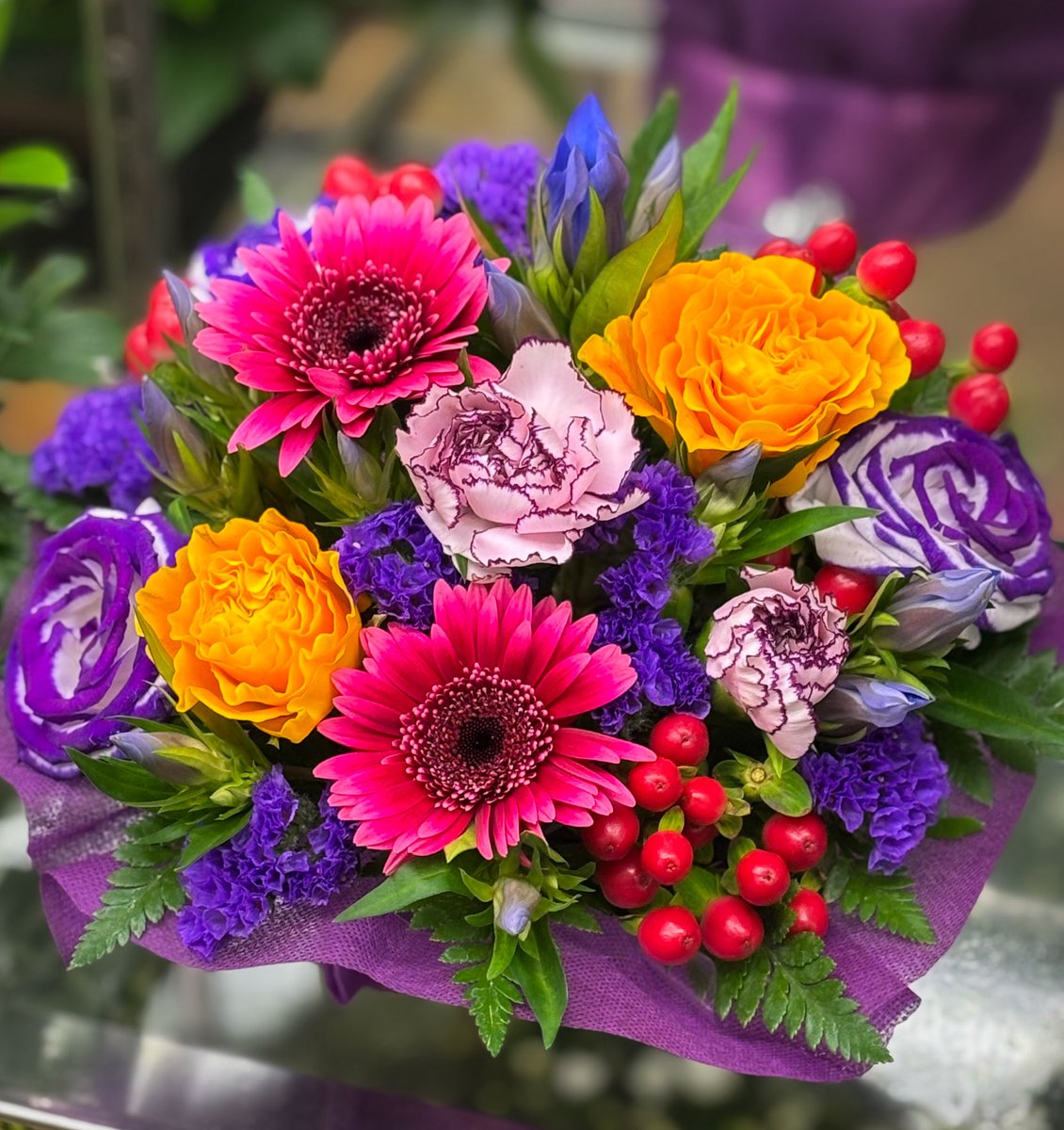 fpstyling's tweet photo. 暖色系や色の濃い花が主役になってくると、秋を感じます。 https://t.co/b3Z3bYoA3h
