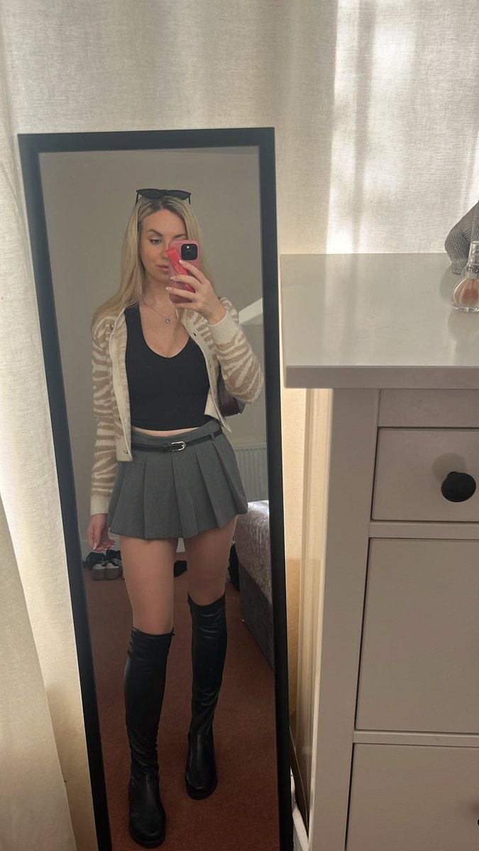 mollyannemon's tweet photo. Who is reimbursing my weekend spendings?

#findom #femdom #humanatm https://t.co/GE3minLQii