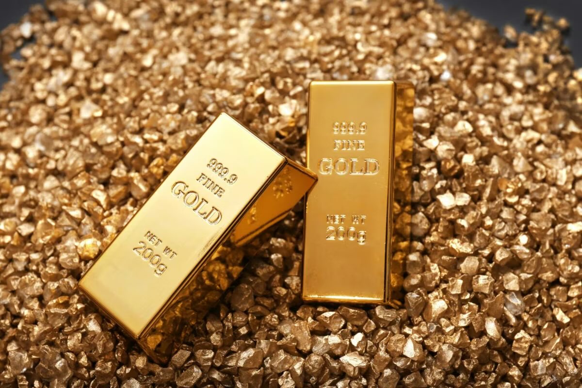 Gold Rises as October Fed Rate Hike Bets Fade
