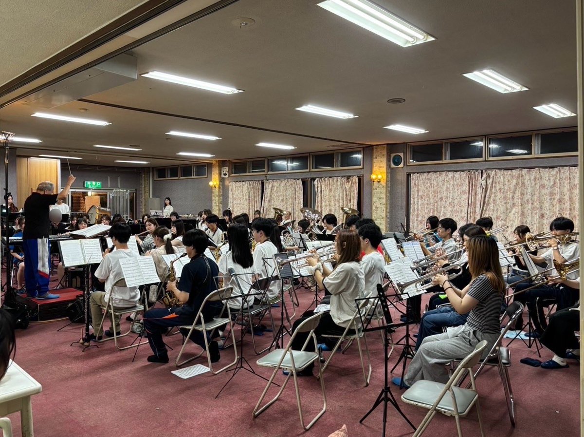 utwe's tweet photo. 【夏合宿☀️】
長野県の志賀高原で夏合宿を行いました♪
演奏会客演指揮者である萩谷先生やトレーナーの先生方からの熱心なご指導のもと練習に励みました。練習後は花火やコンパなどで部員同士交流を深めることができ、充実した合宿となりました！
（リプに続く） https://t.co/mAGlmKb12t