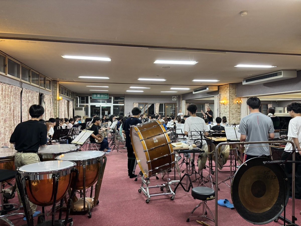 utwe's tweet photo. 【夏合宿☀️】
長野県の志賀高原で夏合宿を行いました♪
演奏会客演指揮者である萩谷先生やトレーナーの先生方からの熱心なご指導のもと練習に励みました。練習後は花火やコンパなどで部員同士交流を深めることができ、充実した合宿となりました！
（リプに続く） https://t.co/mAGlmKb12t