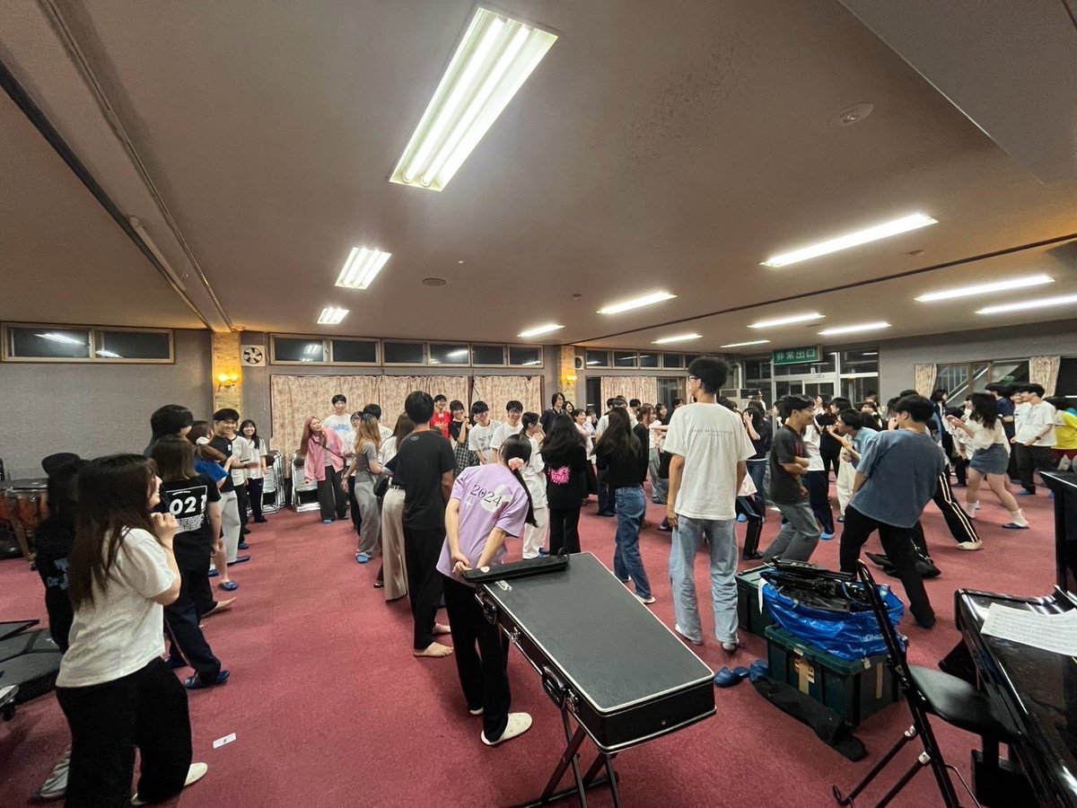 utwe's tweet photo. 【夏合宿☀️】
長野県の志賀高原で夏合宿を行いました♪
演奏会客演指揮者である萩谷先生やトレーナーの先生方からの熱心なご指導のもと練習に励みました。練習後は花火やコンパなどで部員同士交流を深めることができ、充実した合宿となりました！
（リプに続く） https://t.co/mAGlmKb12t