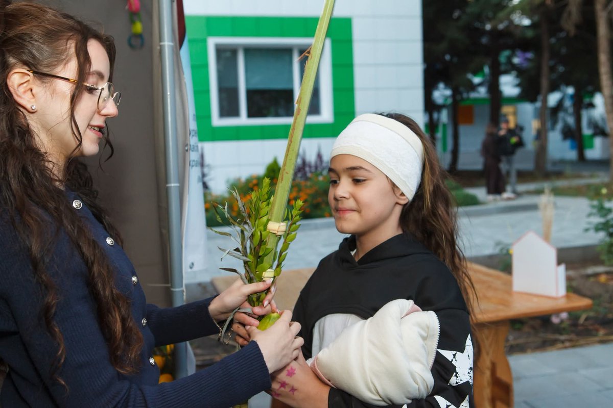 FJCU's tweet photo. On 30 September, 19 Tishrei, #Mykolaiv hosted the traditional “Jewish Street Festival - Simchat Beit HaShoeva”, bringing together the representatives of the Jewish organisations and the members of the community ahead of #Sukkot. https://t.co/FsncuNC4ya
