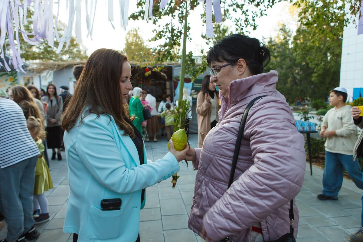FJCU's tweet photo. On 30 September, 19 Tishrei, #Mykolaiv hosted the traditional “Jewish Street Festival - Simchat Beit HaShoeva”, bringing together the representatives of the Jewish organisations and the members of the community ahead of #Sukkot. https://t.co/FsncuNC4ya