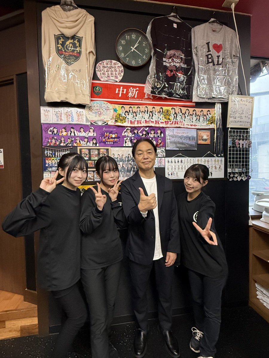 konshinyasyacho's tweet photo. 金沢で魂心家三人娘と一緒に📸
みんな元気いっぱい！
ラーメンといえば魂心家🍜
#魂心家
#金沢
#ほくりくアイドル部 https://t.co/iX5m9xbCyZ