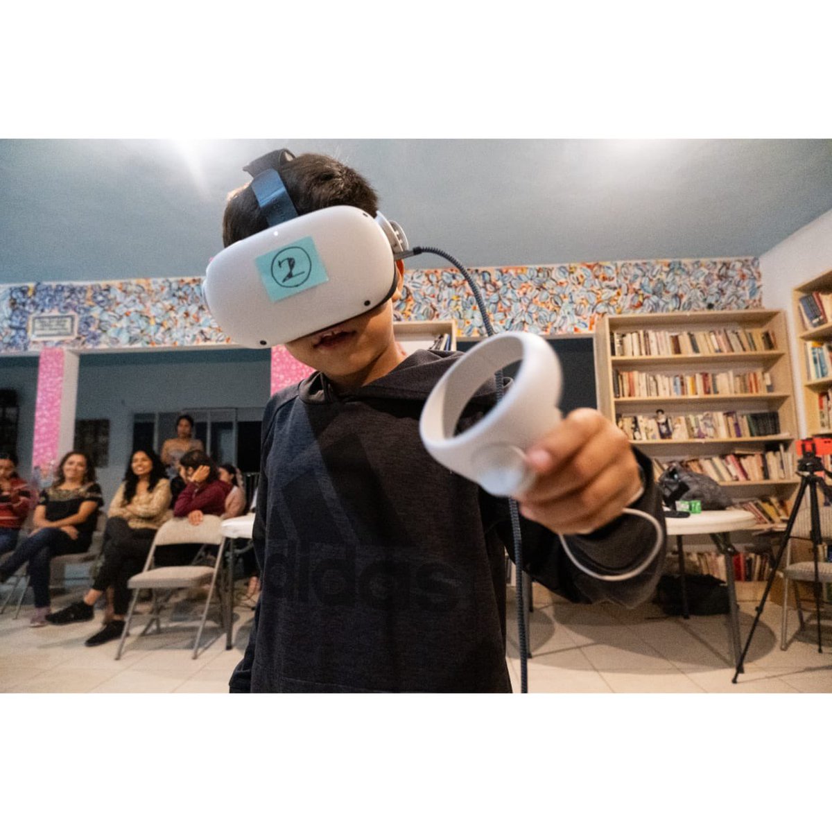 vrnohito's tweet photo. 2026年、メキシコ、グアナファトでのVR絵画教室の様子と参加生徒の作品

2027年、コロンビアで実務予定。キャンプファイヤー支援募集中 https://t.co/PR5T1o26J8