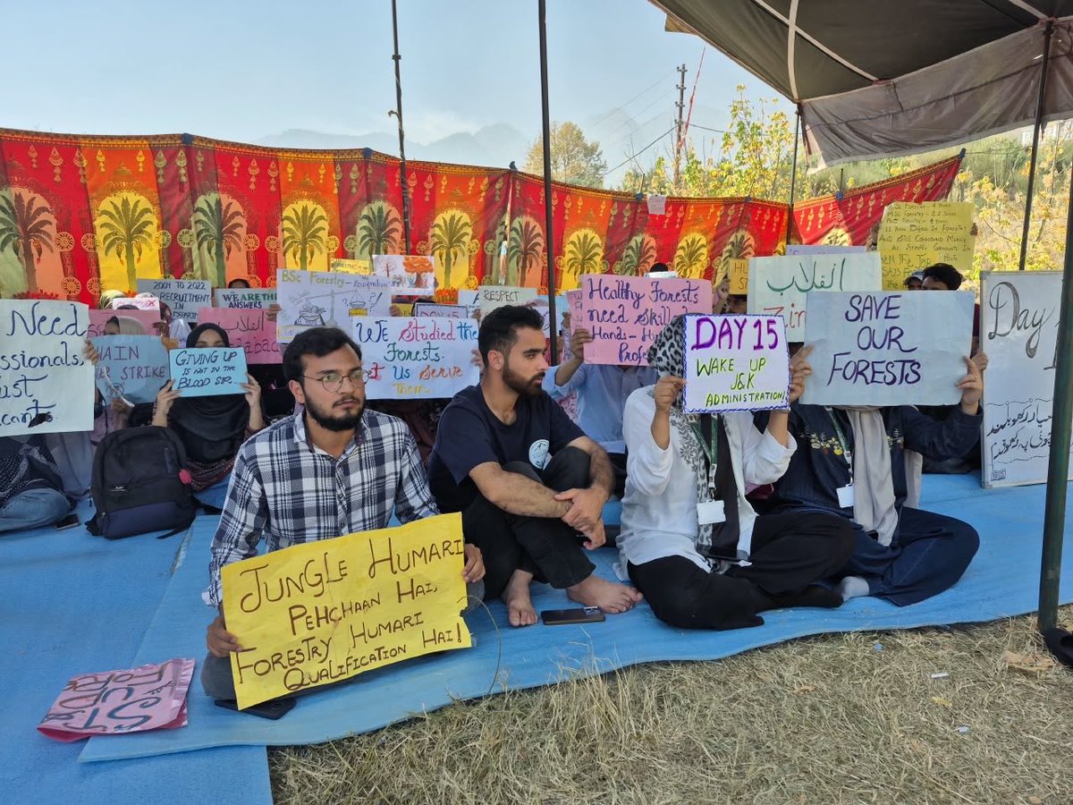 forestandcoffe's tweet photo. DAY 15 | DAY 7 OF CHAIN HUNGER STRIKE
Our bodies may be tired, but our resolve is not. Seven days of hunger. One purpose. Unshaken determination.
Silence may prolong the struggle, but it will never break our spirit. We stand firm. We will not give up.
#ForestryGraduates #skuast https://t.co/8OKiDP5E9E
