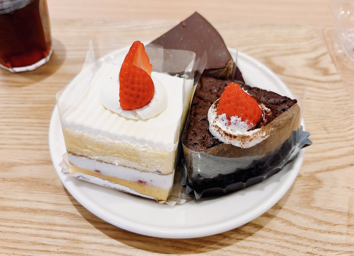 saba_tete's tweet photo. シャトレーゼのケーキ食べ放題に行きしょっぱいものが食べたくなってロイホに行きました https://t.co/VIrQvyboKv