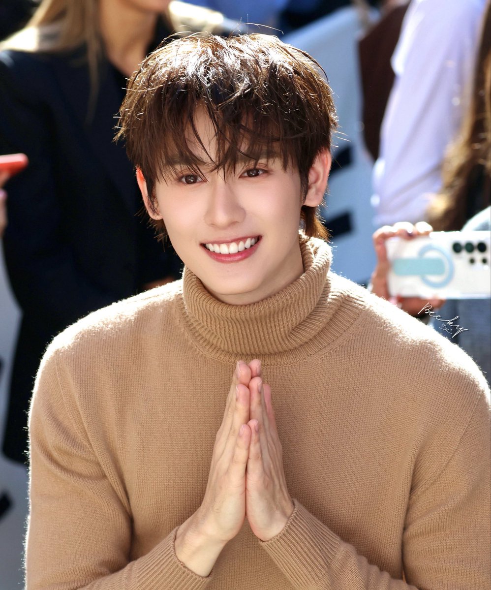 aomzinjk's tweet photo. เด็กกว่าแล้วไงครับ เด็กก็มีหัวใจ เด็กก็รักเป็นปะ https://t.co/kGtj9eOdVY