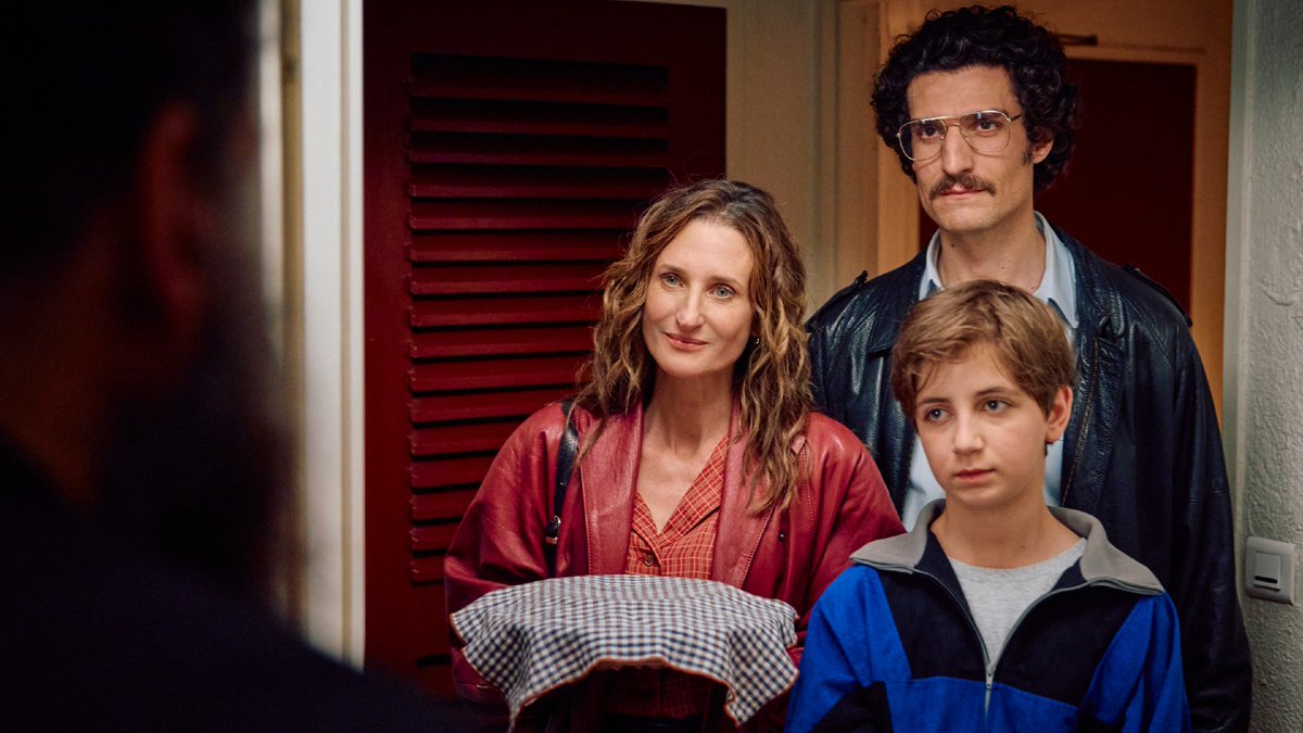 acontrafilms's tweet photo. Olivier Nakache y Éric Toledano, directores de 'Intocable', vuelven la mirada a 1985 en #TiemposDeIlusión, una historia sobre la adolescencia, la familia, la amistad y los primeros amores, con ese equilibrio entre humor y emoción que define su cine.

🌟 𝟑𝟎 𝐝𝐞 𝐨𝐜𝐭𝐮𝐛𝐫𝐞, solo en cines.