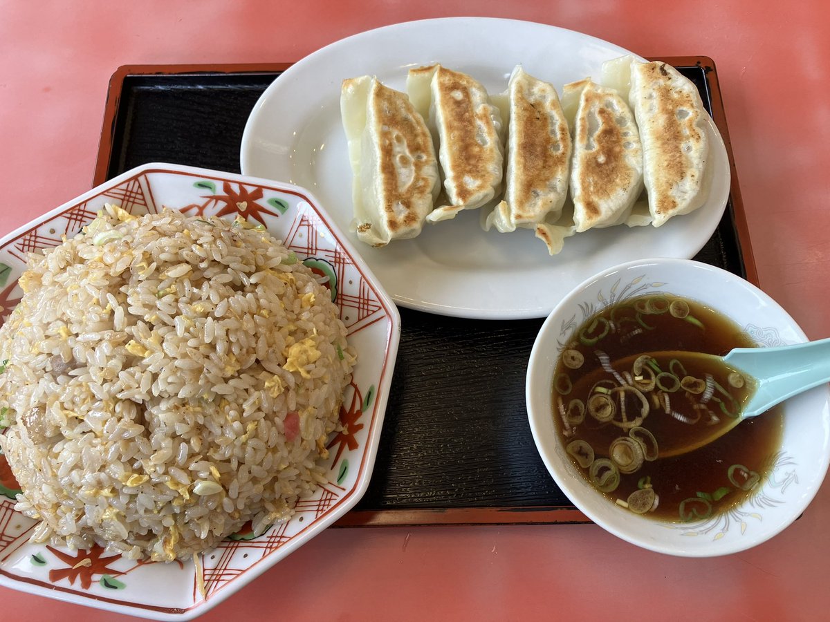 CrafteaBoss_DQW's tweet photo. 珍来の炒飯と餃子でキメてみた😋 https://t.co/sJbnuKbmMF