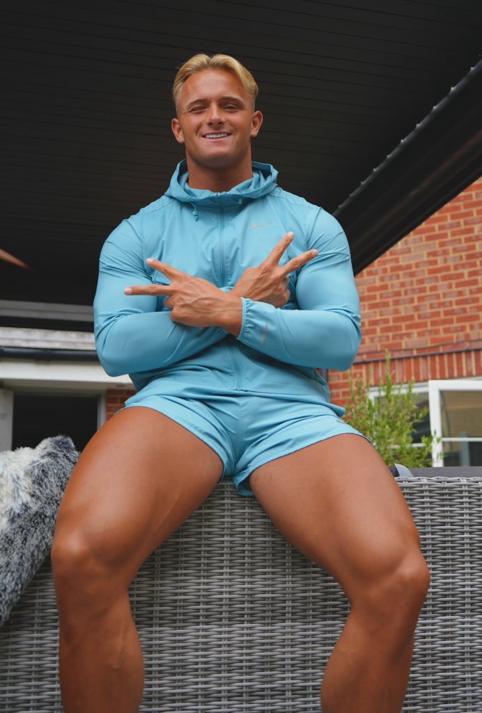 MasterrKenn's tweet photo. Who wants masters trunks wrapped round them https://t.co/o3XPvEPJTw