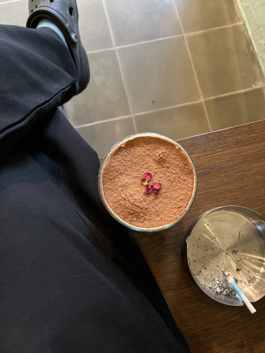 2bstract's tweet photo. lazy day🦥 https://t.co/UbLzI0fdaF