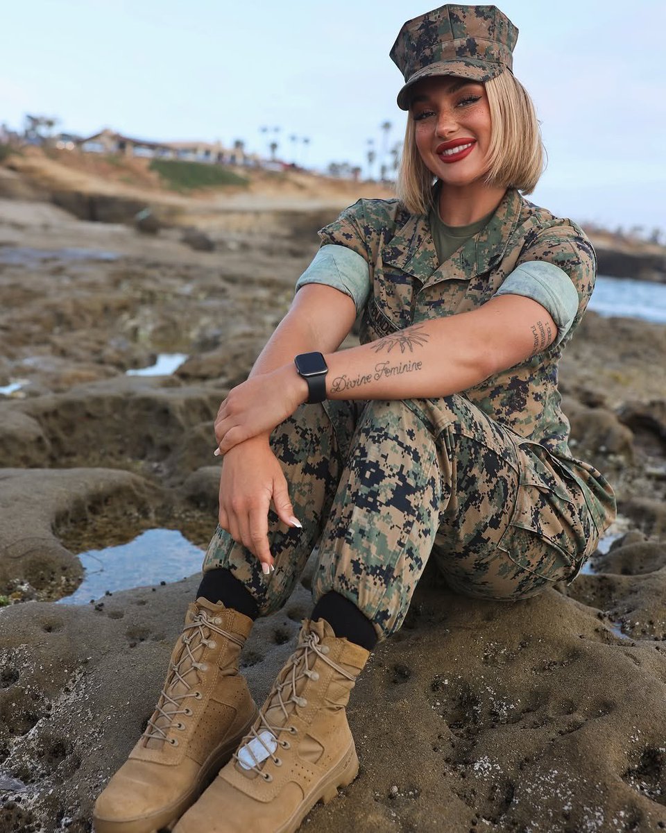 biggesteigx's tweet photo. RT if you think I’m too beautiful to be in the U.S. Army — strong, fearless, and still serving with style.🤭❤️
#millitary#USA https://t.co/NcFLBoIrmC