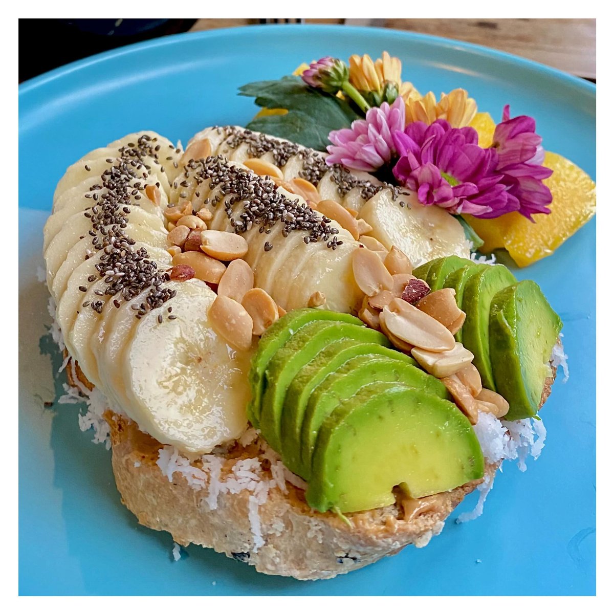 sametsadiksoy's tweet photo. Avocado, banana, and peanut butter toast. https://t.co/TFqIlcEgxM