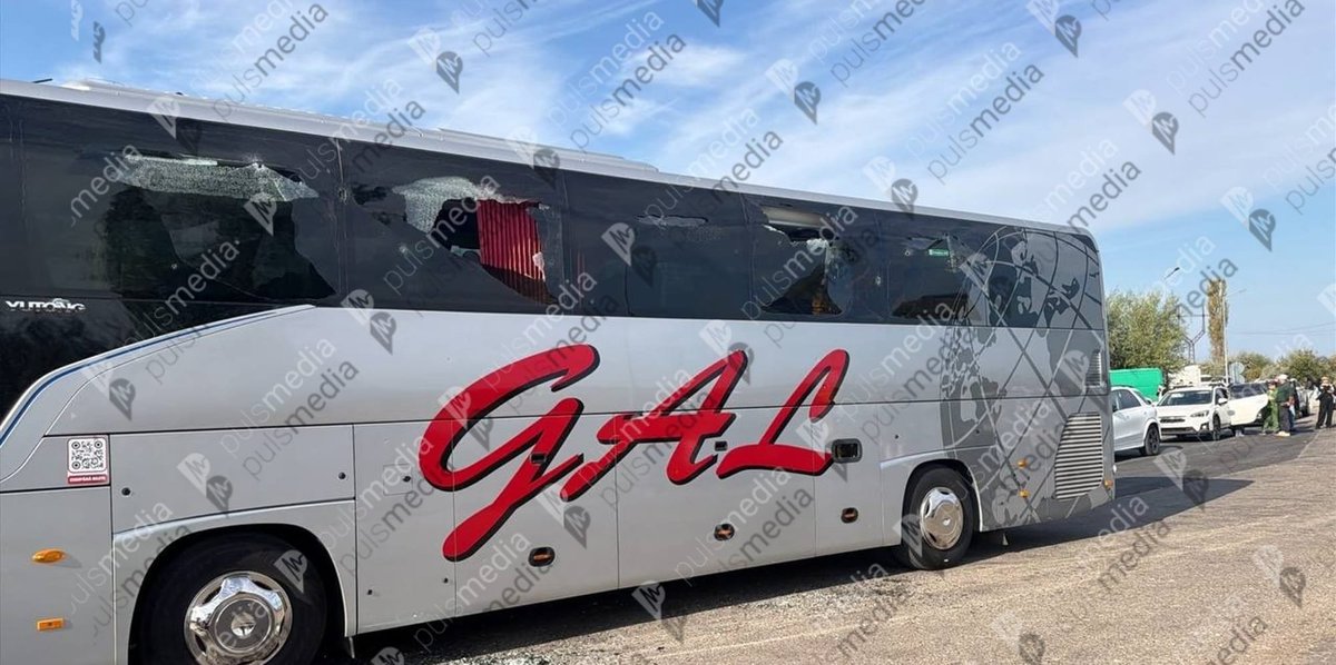 Daractenus's tweet photo. This morning, Russia struck a Moldova-Ukraine border crossing, injuring a Moldovan border guard and damaging a passenger bus. Just two days ago, Russia launched a massive drone incursion into Moldova, with five drones exploding on Moldovan soil. https://t.co/55m7Y0HsUm