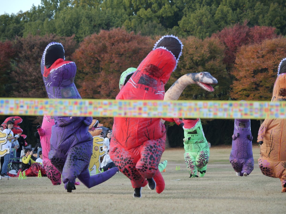 TREXraceDAISEN's tweet photo. 🦖本日の恐竜速報🦖
参加竜150体超えた！ティラノサウルスの大量発生！！ ＃トリプル台風 の襲来！！ 高騰するキャベツの価格！！世はまさに大恐竜時代！！！

エントリーこちら👇
https://t.co/NWVIUS3iYz https://t.co/wQ82ea9SsQ