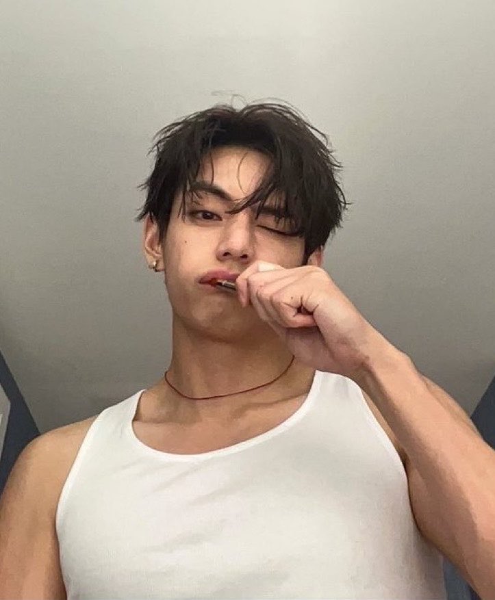 userlesbien's tweet photo. when you’re so fine and sexy that your best pictures are from your own instagram account and not your magazine photoshoots >>> https://t.co/3na0ku2RAs