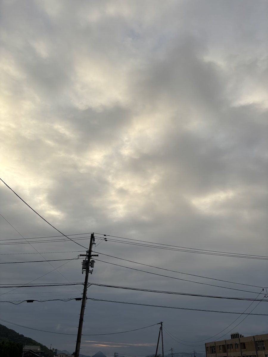 crf1995's tweet photo. しごおわー  

朝からうちの近くの震源での地震があったりしたのでバタバタの1日でした
震度1くらいだったので、先日の地震予測の物とは違うと思っています
引き続きご注意を

#社畜の日常　イマソラ https://t.co/niaFiMjxCG