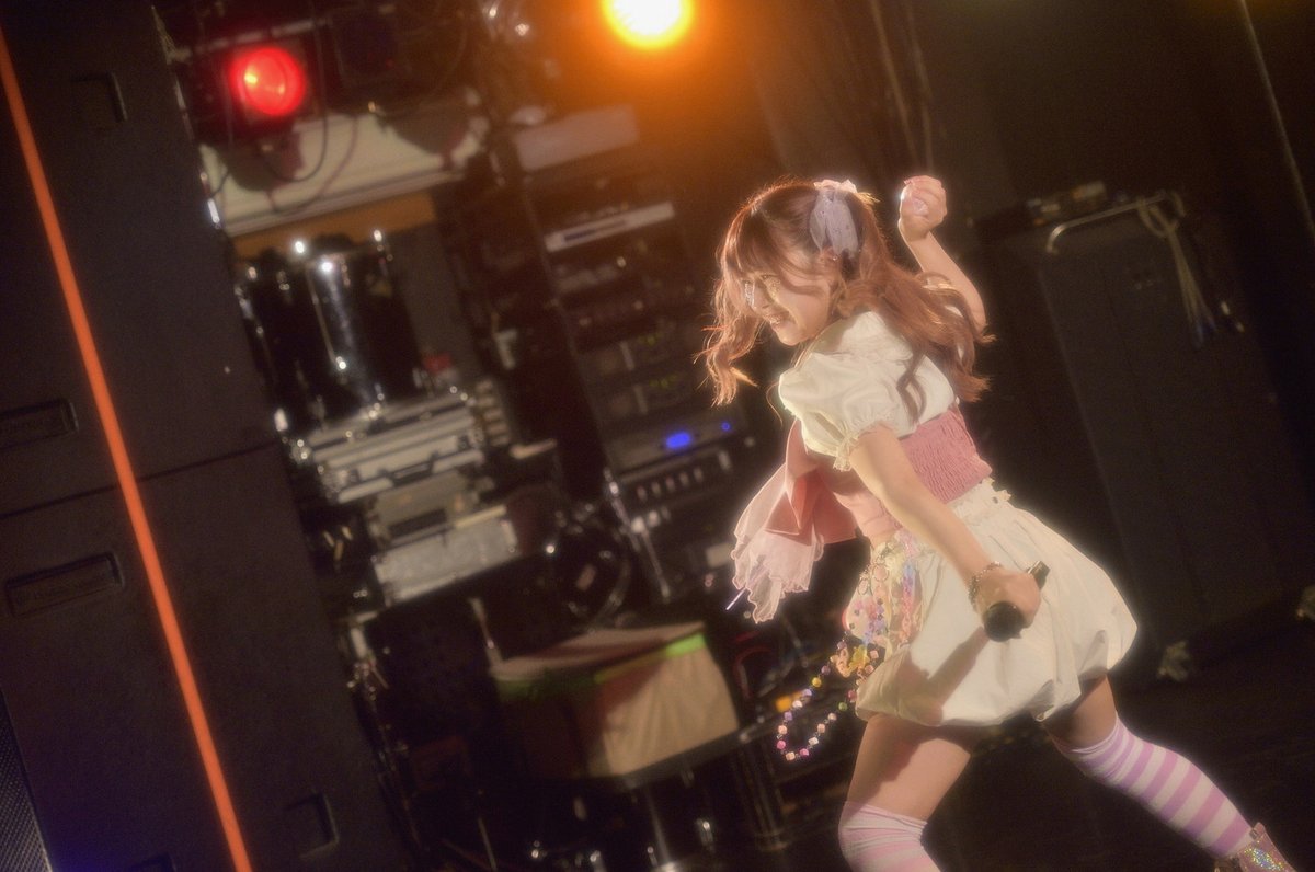 SigriedWB's tweet photo. トレンド入りしてるからちょくちょく流れるフルーツジッパー？だか
真偽は分からんが、青い子がめっちゃ良い女だって事が分かった
応援する機会があればウチは青い子を推す https://t.co/2Jmfu9oxNZ