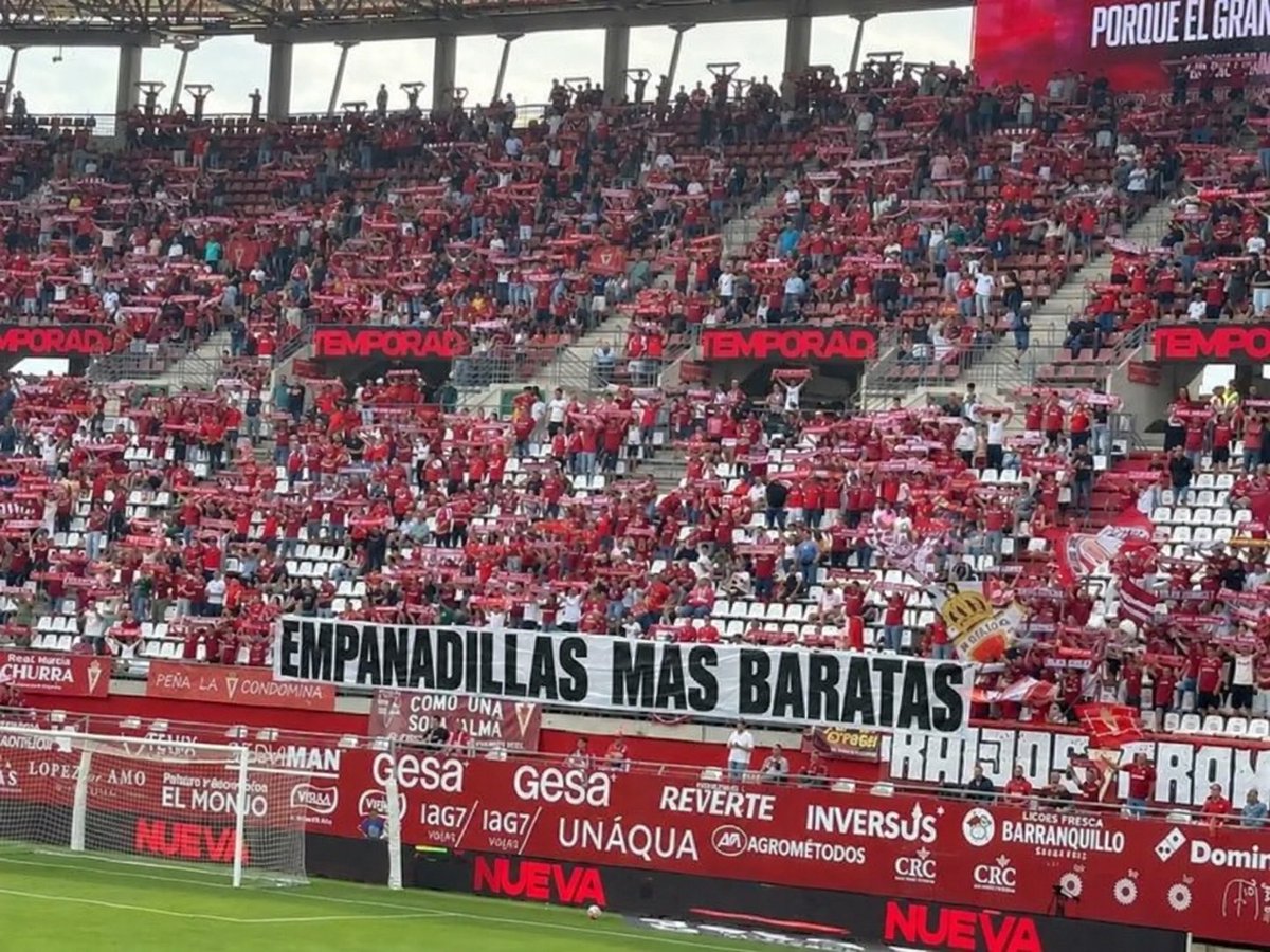 joseluumas's tweet photo. Sin empanadillas no hay fútbol https://t.co/8EPYOM37Zh