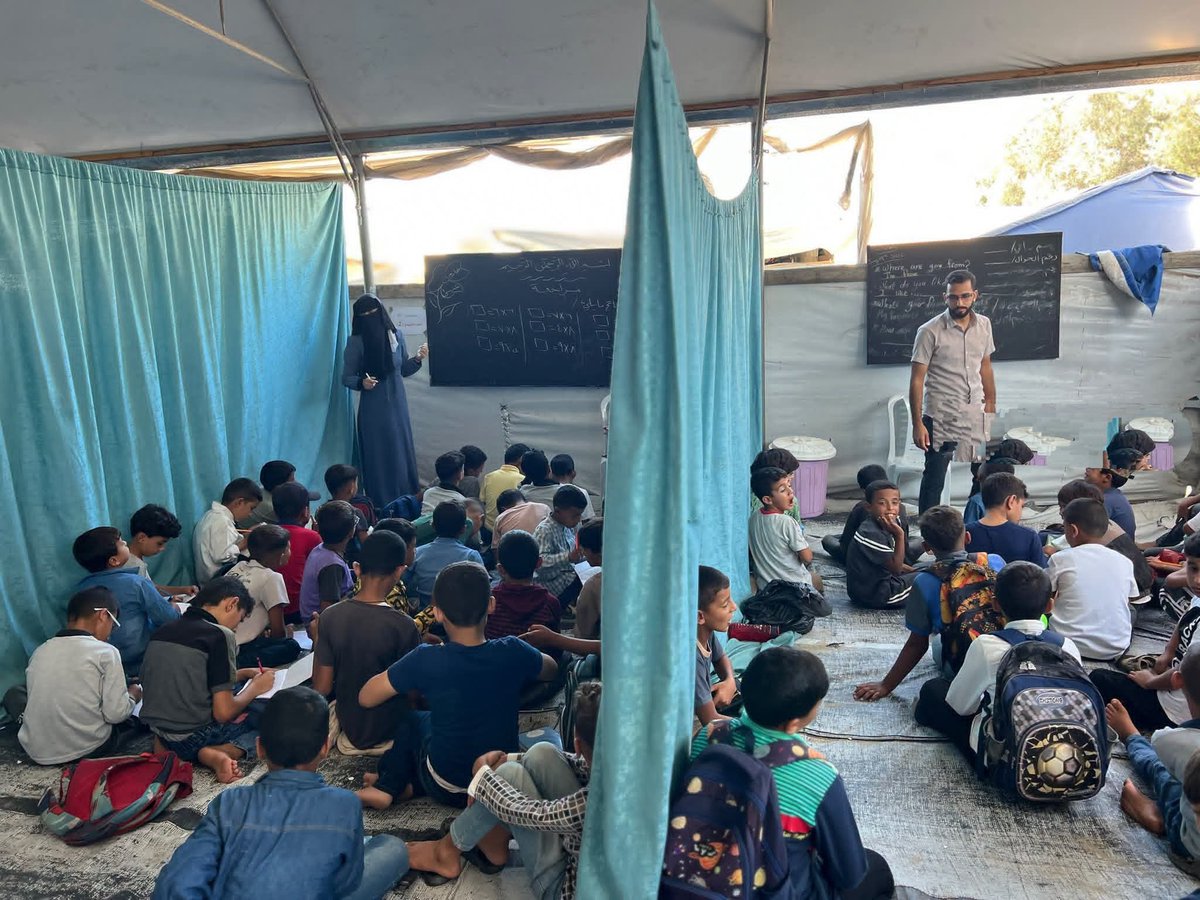 sara_mo922010's tweet photo. Our children in Gaza are losing their education and childhood. What they have now is not the education they deserve. They deserve real schools, books, and a chance to build their future.https://t.co/AefxYxCmIm https://t.co/iYDBTTdSq9